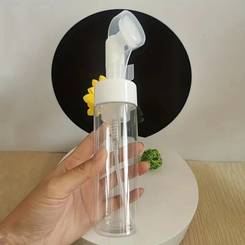 Virelia™ FoamGlow Brush-Dispensador de espuma facial de 100 ml con cepillo de silicona integrado para una limpieza suave, práctica y profunda.
