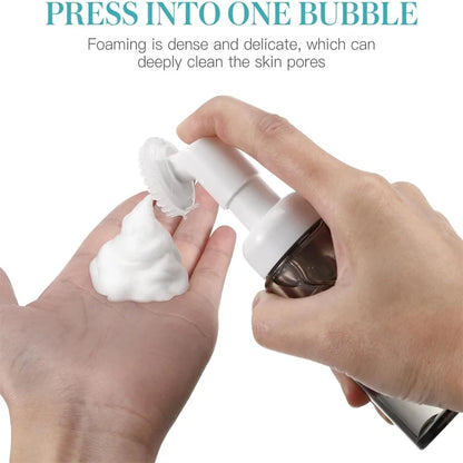 Virelia™ FoamGlow Brush-Dispensador de espuma facial de 100 ml con cepillo de silicona integrado para una limpieza suave, práctica y profunda.